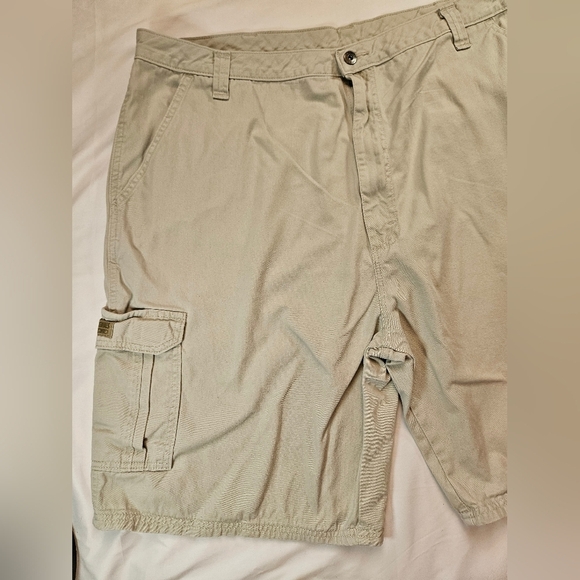 Wrangler Original Mens Beige Cargo Shorts With Side Pockets Size 42 - Picture 3 of 12